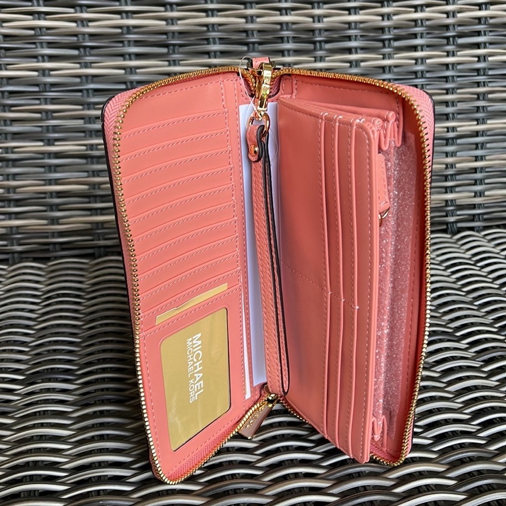 Michael Kors Jet Set Travel Large Travel CONTINENTAL 
Sherbert - Picture 8 of 16